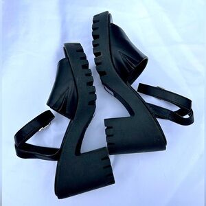 Top Moda size 6.5 chunky sole Y2K vegan leather peeptoe ankle strappy sa…